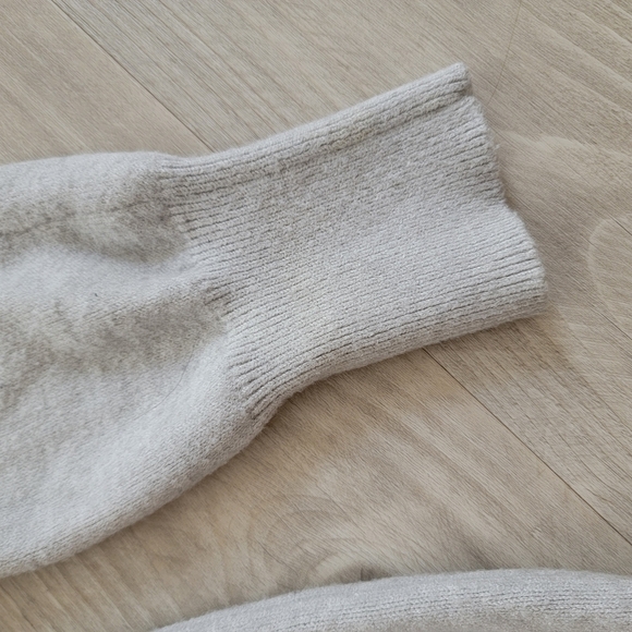 Philosophy Soft Gray V-Neck Sweater - Picture 4 of 9